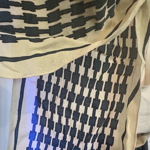 Scarf - Picture 6 of 8